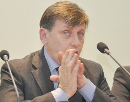 Antonescu, la întâlnirea cu misiunea FMI, BM şi CE: Criza politică nu afectează angajamentele României